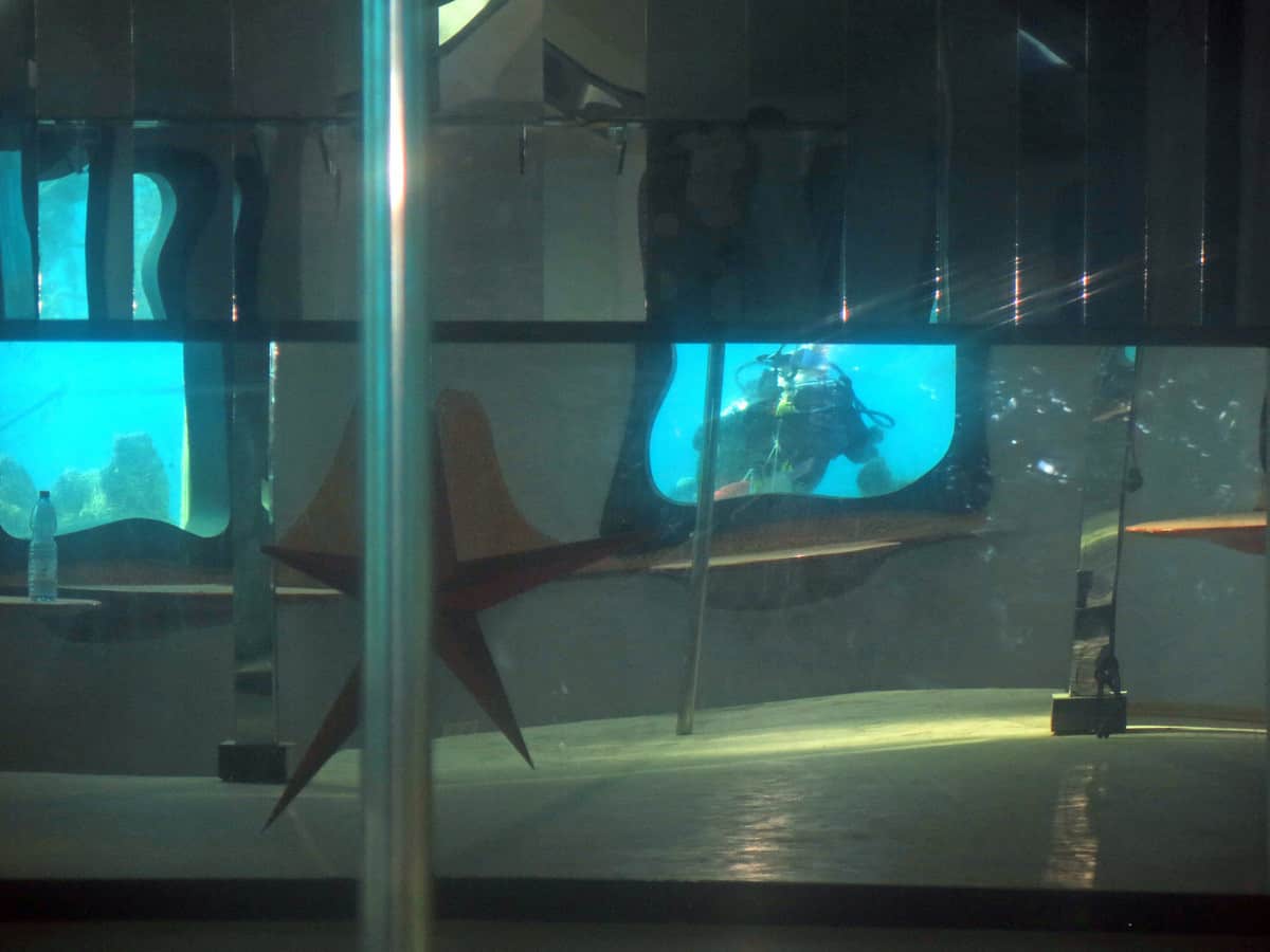 Un club de strip tease sous-marin à Eilat en Israël