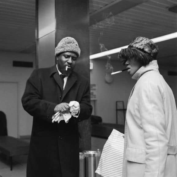 Thelonious Monk et son épouse Nelly, à l'aéroport d'Orly