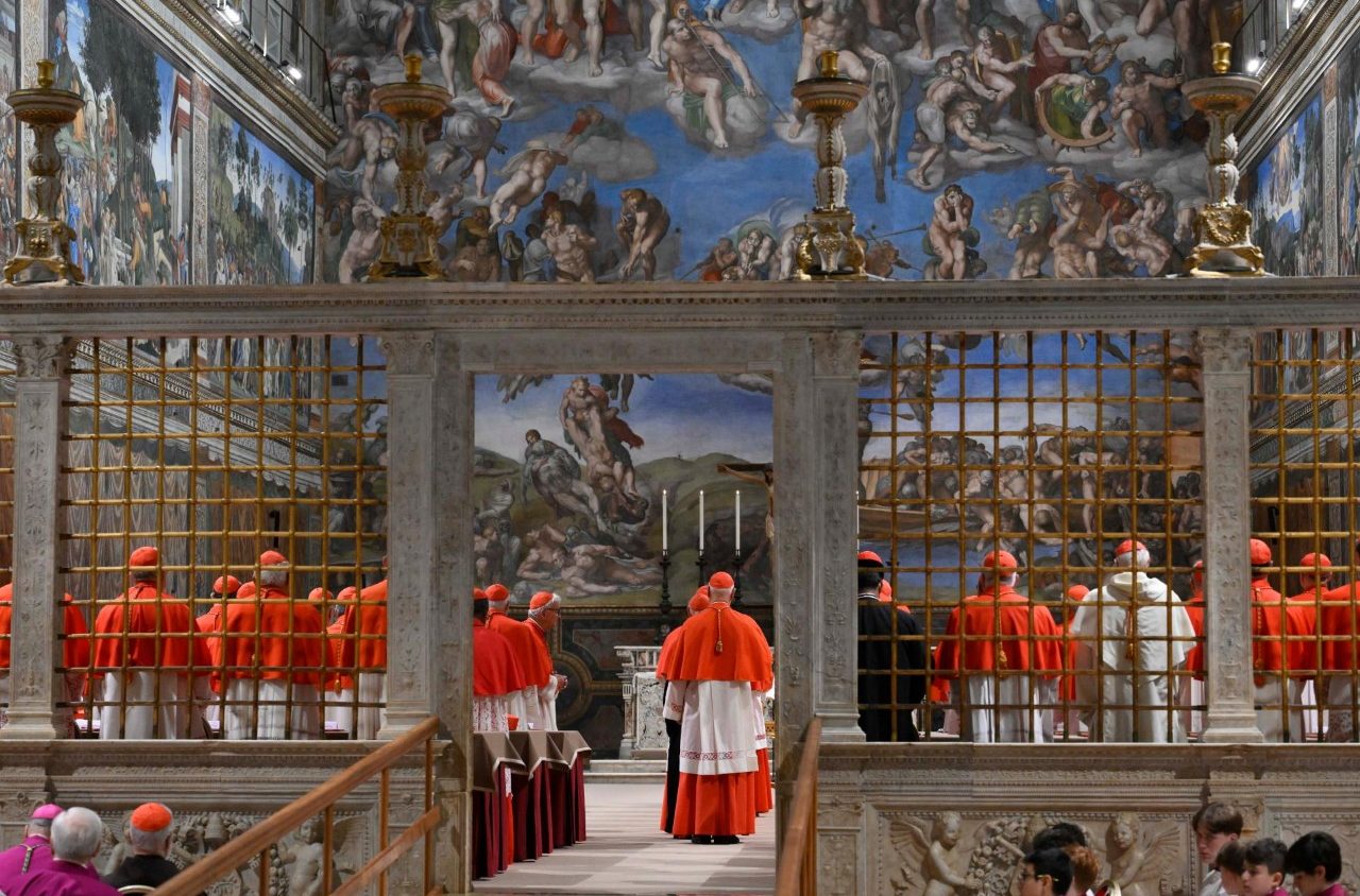 Photo Les cardinaux dans la chapelle Sixtine