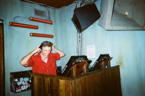 Photo dj alone again